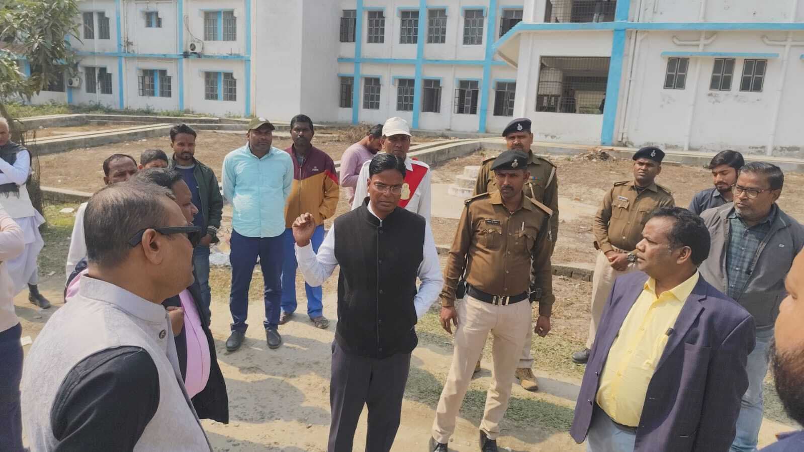 वीरपुर एयरपोर्ट व निबंधन कार्यालय का डीएम ने किया निरीक्षण