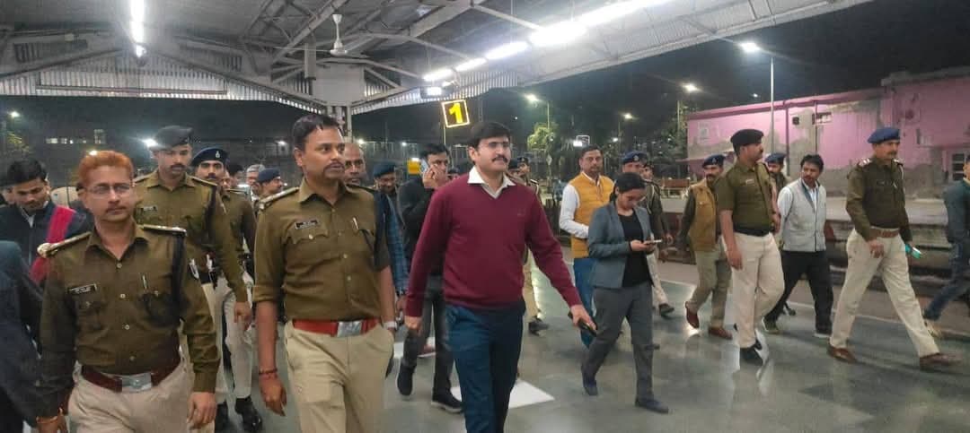 ट्रेनों में होने वाली भीड़ को लेकर रेल व जिला प्रशासन अलर्ट