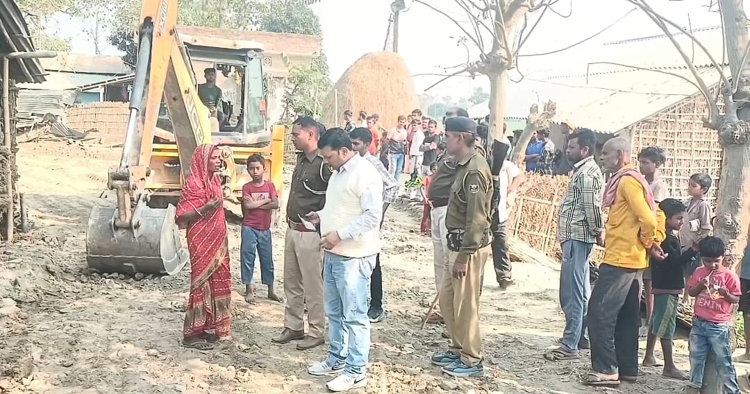 हसनगंज में अतिक्रमण पर चला प्रशासन का बुलडोजर