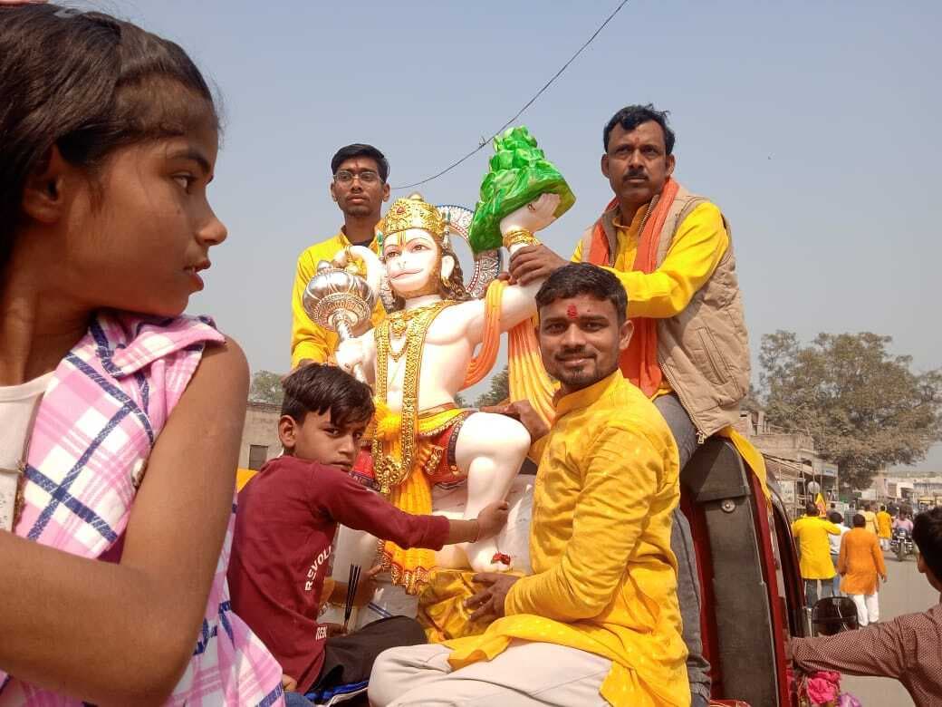 प्रतिमा की स्थापना को लेकर निकाली गयी कलश यात्रा