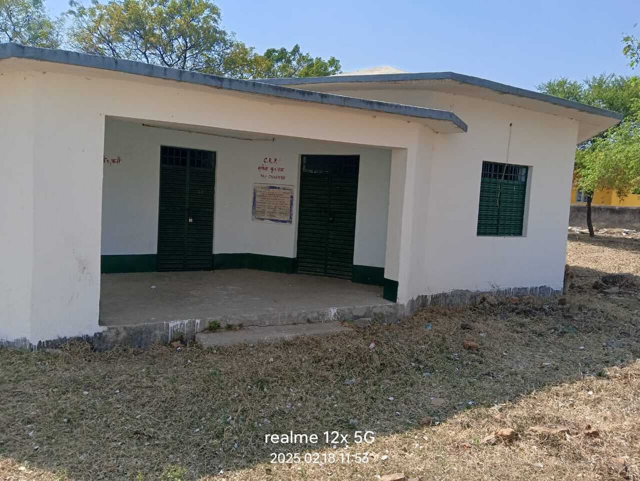 संकुल कार्यालय बंद रहने से शिक्षकों को हो रही है परेशानी