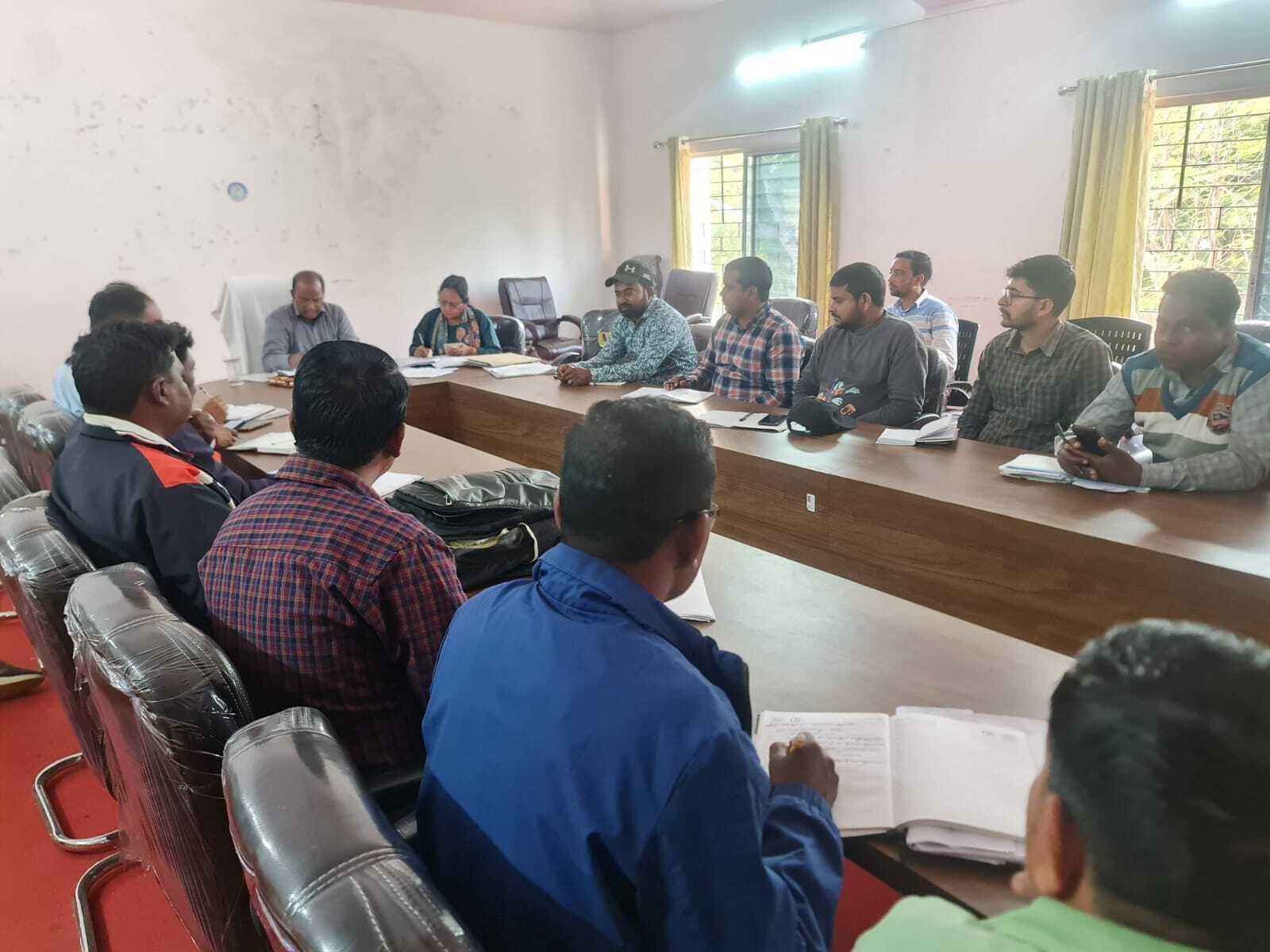 अधूरी योजनाओं को पूर्ण करायें जेइ व रोजगार सेवक: बीडीओ