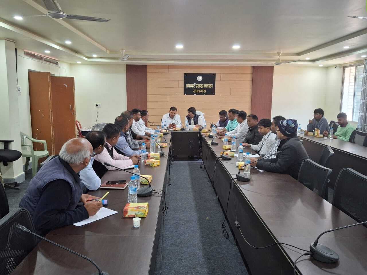 छात्रों व  लाभुकों के खाता खोलने में न बरतें कोताही: बीडीओ