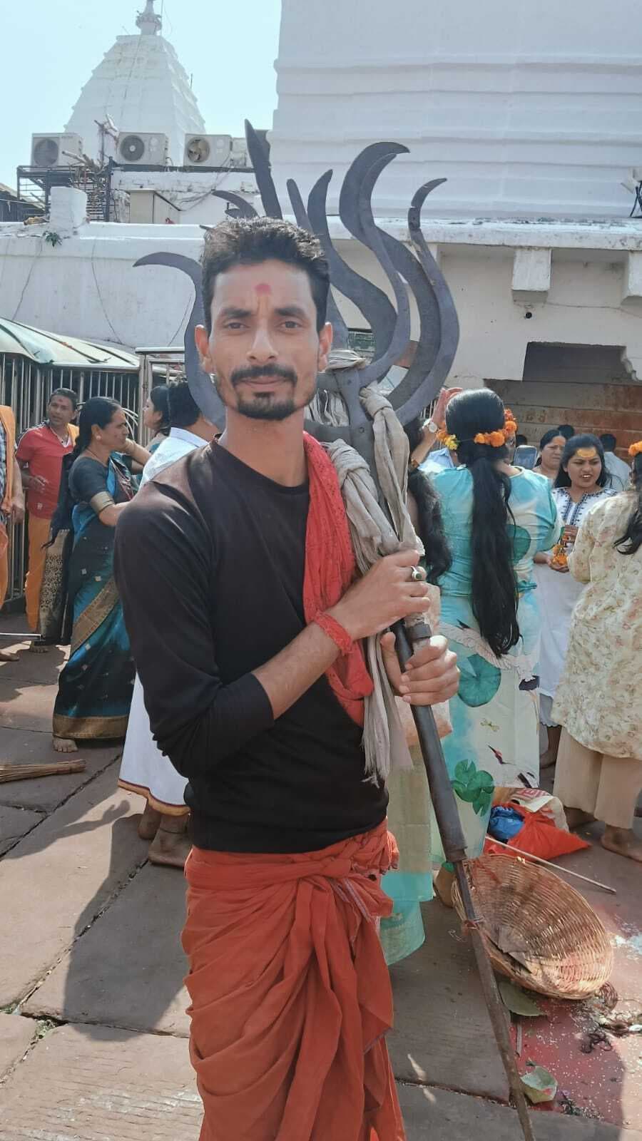 Deoghar news : महाकाल व मां संध्या मंदिर के शिखर से उतारे गये पंचशूल