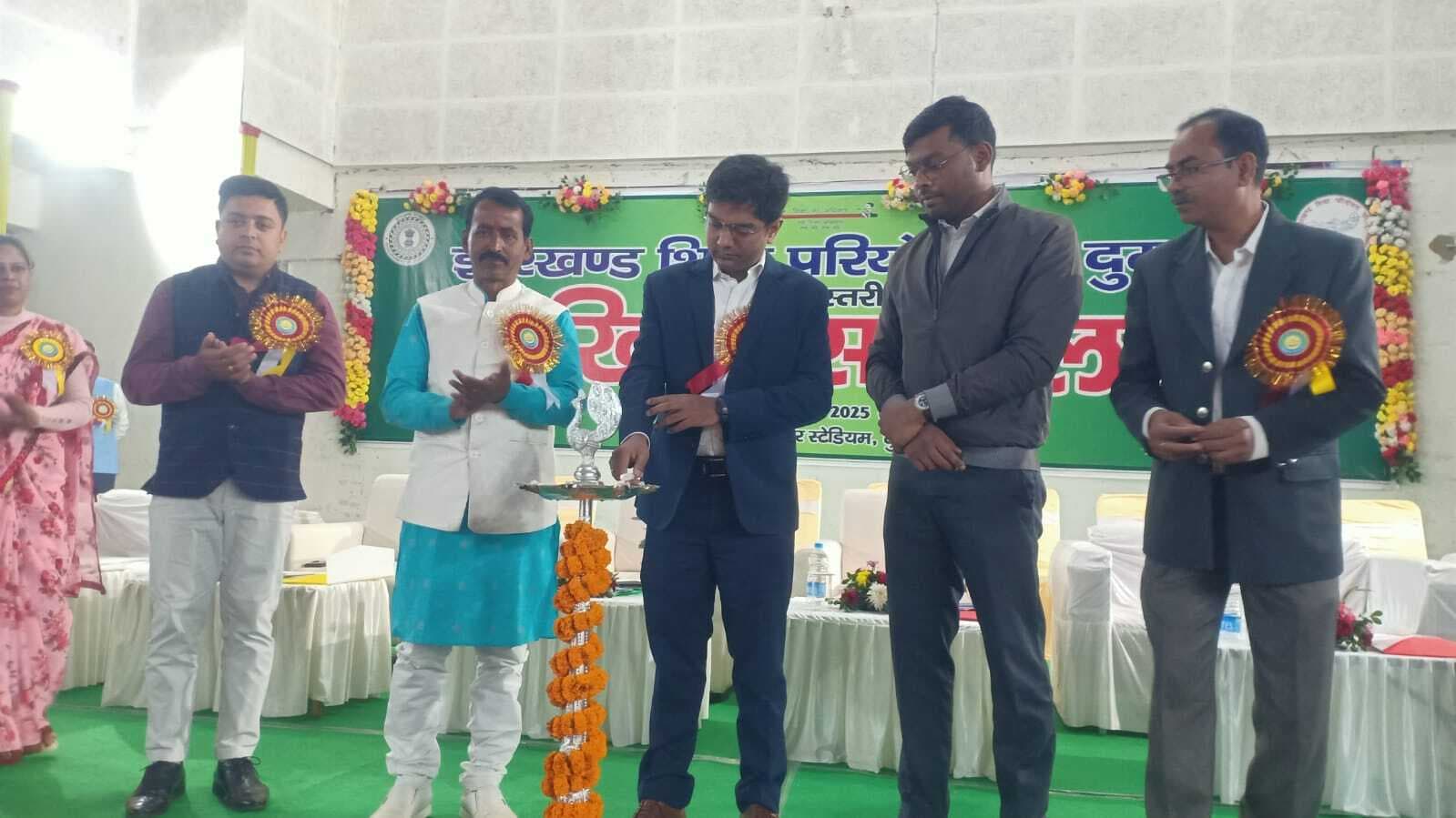 अनटाइड फंड का उपयोग विद्यालय के विकास में करें : डीडीसी