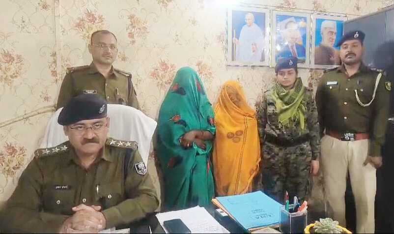 दो मामियों ने एक भांजे की पटकर और दूसरे की दूध में जहर देकर कर दी थी हत्या
