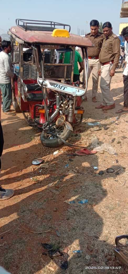 टोटो व बाइक में टककर, चालक समेत सात बच्चे घायल, चार की हालत गंभीर