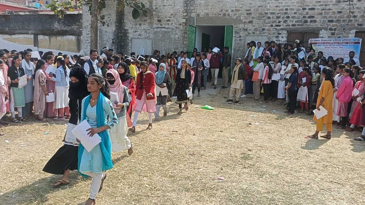 मैट्रिक परीक्षा में जिले के 61 केंद्रों पर 901 परीक्षार्थी रहे अनुपस्थित