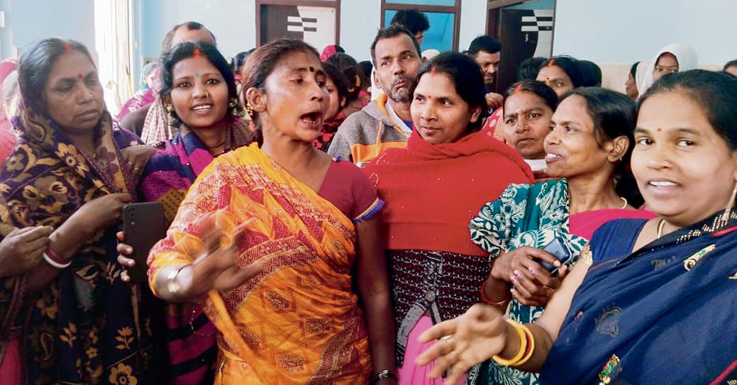 वेतन बढ़ाने की मांग करने गये सदर अस्पताल के सफाईकर्मी से दुर्व्यवहार