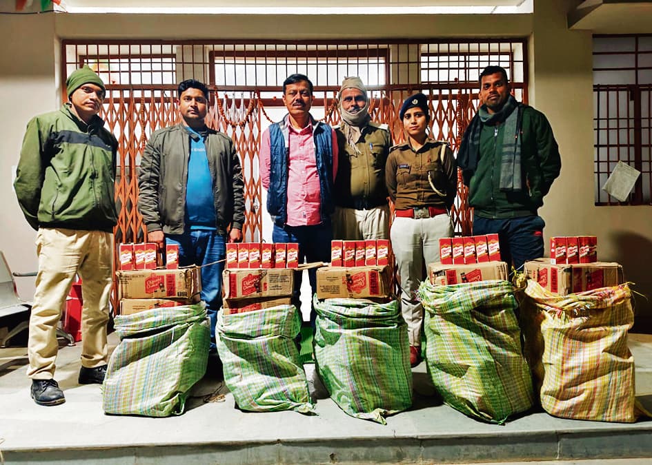 Gopalganj News  : होली से पहले शराब माफियाओं पर पुलिस का शिकंजा, बरौली, महम्मदपुर व कुचायकोट से पांच भेजे गये जेल