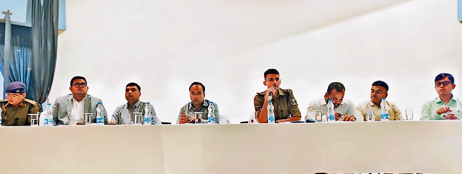 सीएम के प्रगति यात्रा कार्यक्रम में पदाधिकारी जिम्मेदारी के साथ अपनी भूमिका का निर्वहन करें : डीएम- एसपी