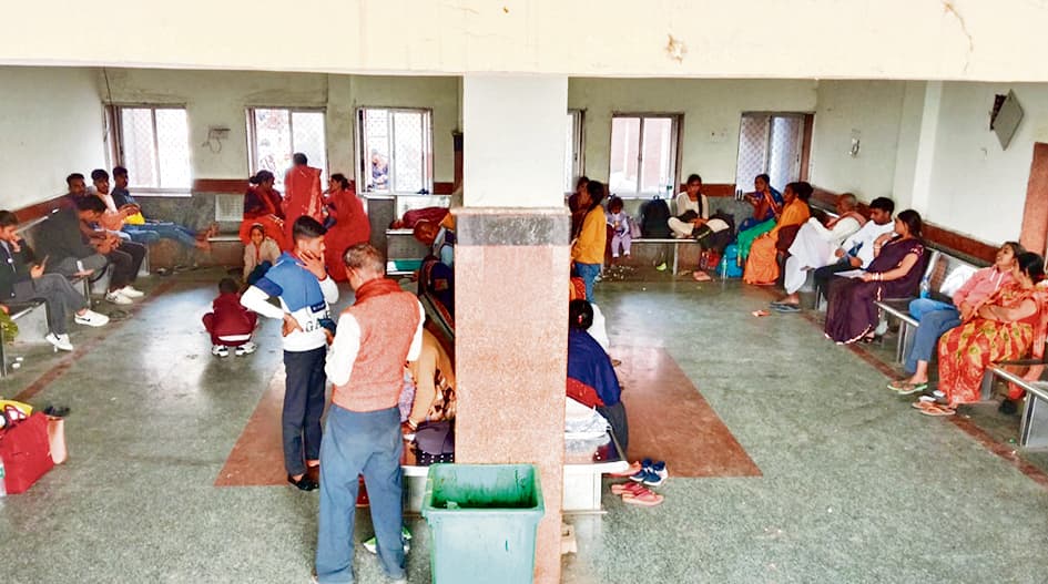 Gopalganj News  : कुंभ के लिए फैला भ्रम कि पीएम ने ट्रेनों को किया फ्री, बगैर टिकट के ट्रेन में सवार होने के लिए मारामारी