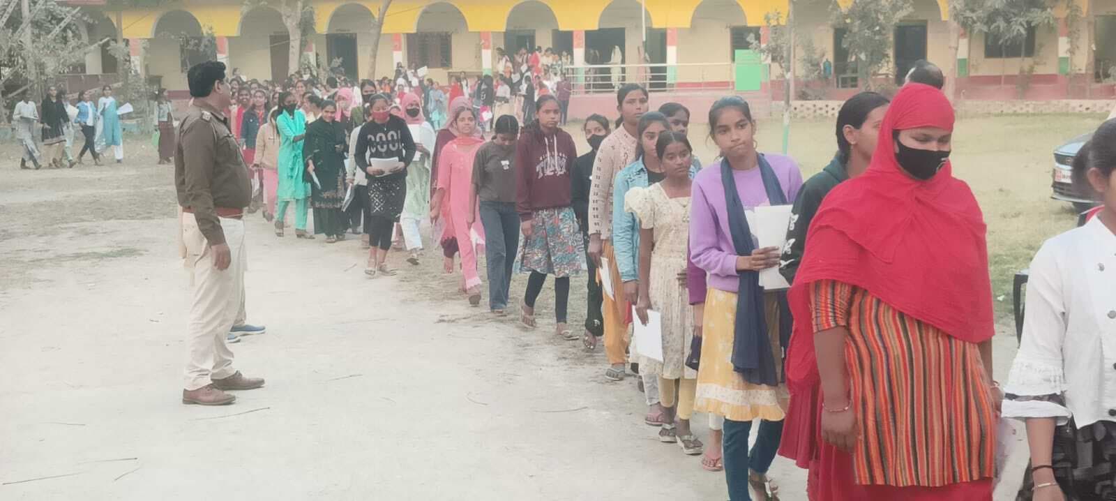 मैट्रिक वार्षिक परीक्षा: इंटीग्रेशन और डिफ्रेंसेशन से अधिक थे प्रश्न, गणित पेपर से खुश दिखे परीक्षार्थी