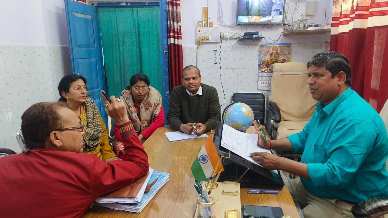 Madhubani News : चिकित्सा पदाधिकारी ने की टीकाकरण की समीक्षा