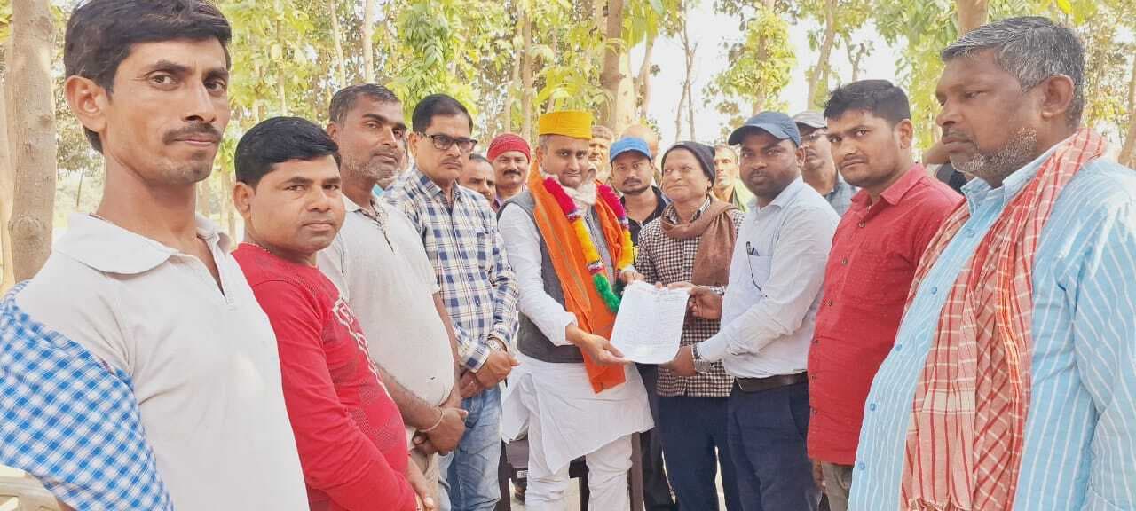 Madhubani News : ग्राम रक्षा दल के सदस्यों ने विधायक को सौंपा ज्ञापन