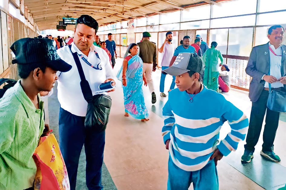 Gaya News : गया जंक्शन होकर चलने वाली कई ट्रेनें रद्द, कुछ के रूट बदले