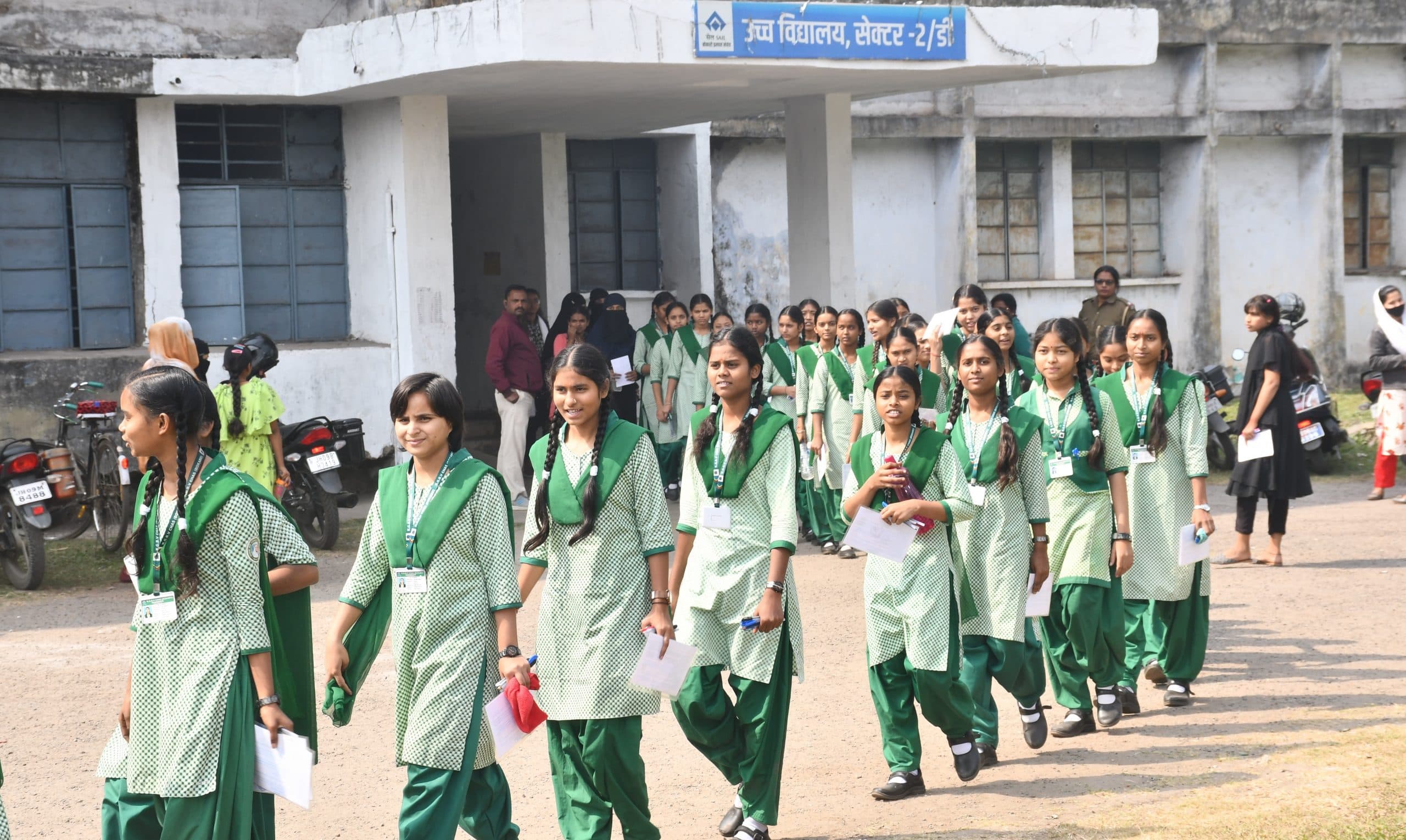 Bokaro News : जैक : दूसरे की जगह 10वीं का एग्जाम देते फर्जी परीक्षार्थी पकड़ाया