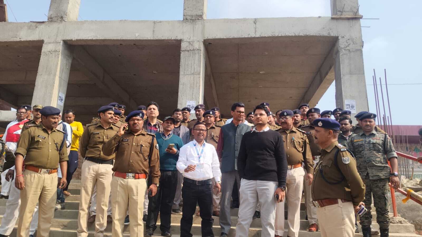 Madhubani News : डीएम व एसपी ने मधुबनी व जयनगर रेलवे स्टेशन का किया निरीक्षण