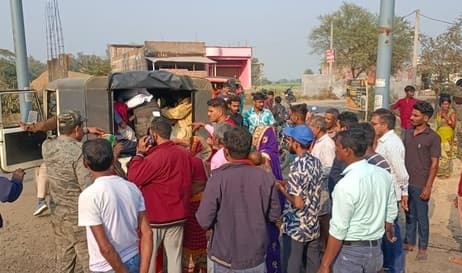 जमीन विवाद में दो गुटों के बीच चला लाठी डंडा, पांच घायल