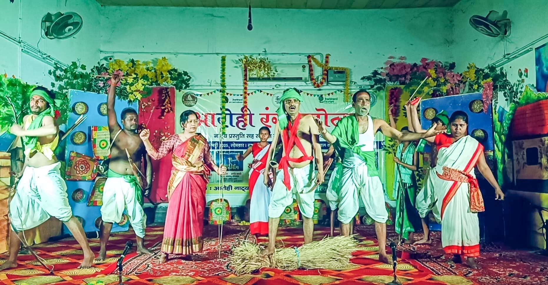 Dhanbad News: आरोही रंग महोत्सव में छऊ नृत्य ने बांधा समां