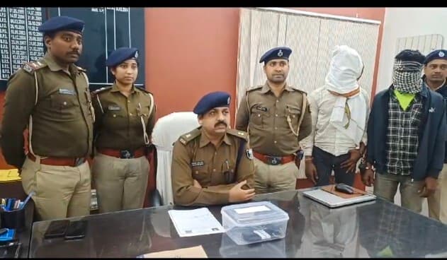 सोसल मीडिया पर हथियार लहराते रील बनाने में हथियार संग दो गिरफ्तार