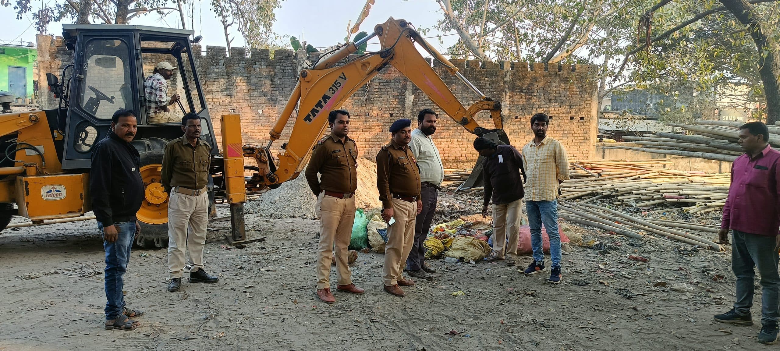 907 लीटर देसी व विदेशी शराब को किया नष्ट