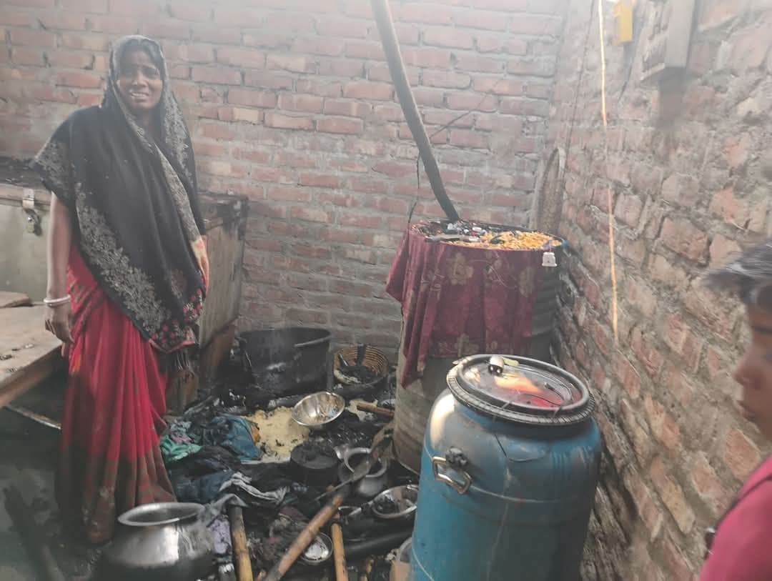 खाना बनाने के दौरान गैस सिलेंडर ब्लास्ट, चार घर जले