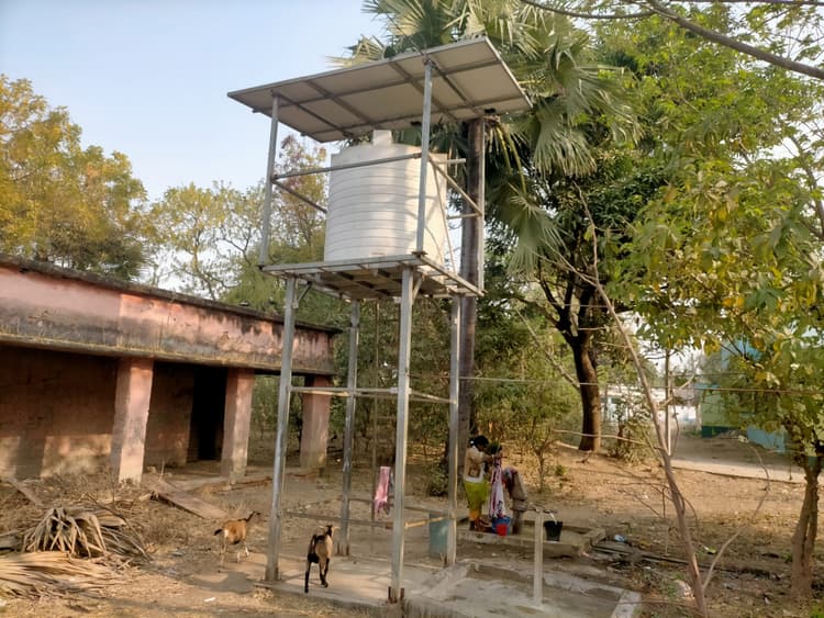 सोलर जलमीनार का मोटर खराब, जलापूर्ति ठप