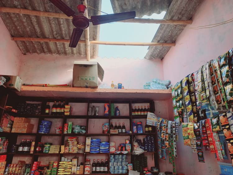 जेनरल स्टोर से नकदी समेत 50 हजार के सामान की चोरी