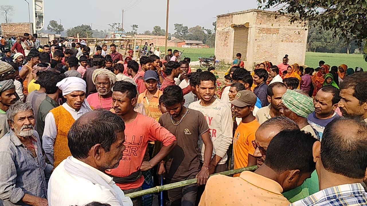 मुर्गी फार्म में सो रहे युवक की अपराधियों ने गला रेतकर की हत्या