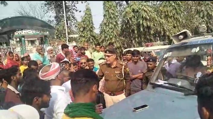 बीडीओ व सामाजिक कार्यकर्ता के बीच हुई नोकझोंक