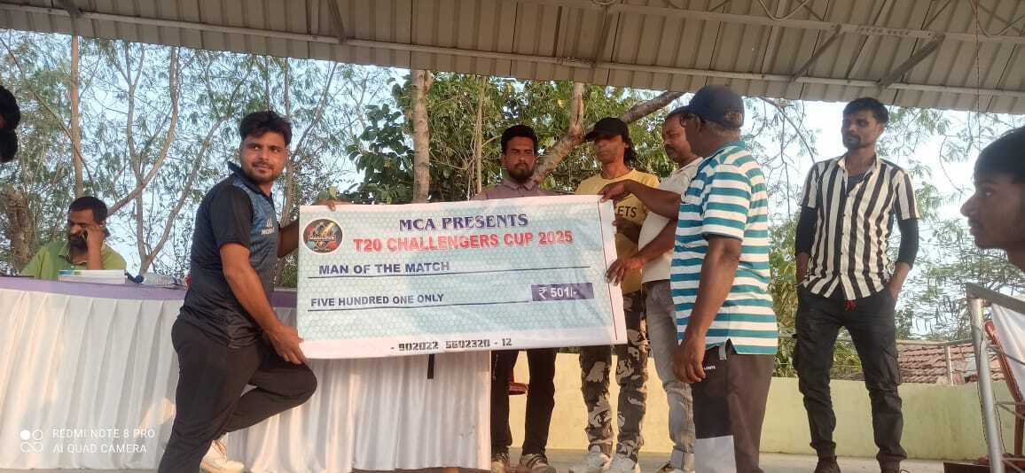 नॉकआउट क्रिकेट प्रतियोगिता में गिरिडीह की टीम रही विजयी