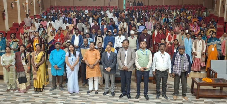 मंत्री ने विकास मित्रों के साथ की संवाद