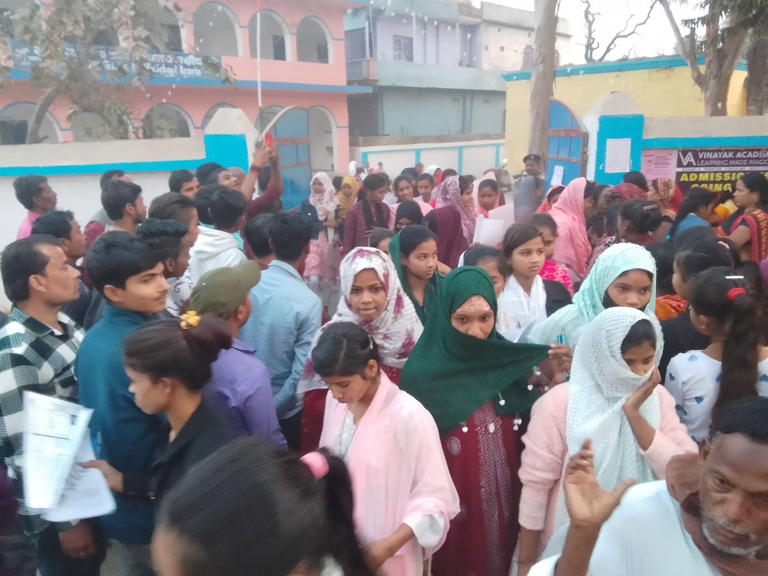 43 केंद्रों पर शांतिपूर्वक चल रही मैट्रिक परीक्षा