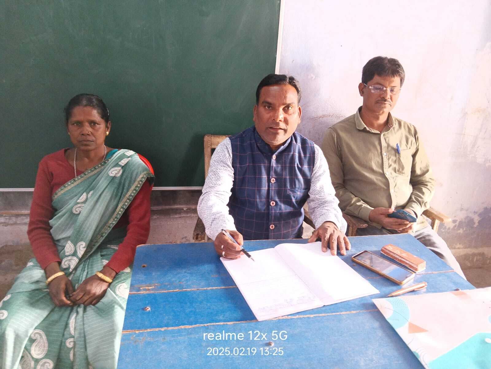 बैठक में शिक्षकों को दिया गया विद्यालय संचालन का निर्देश