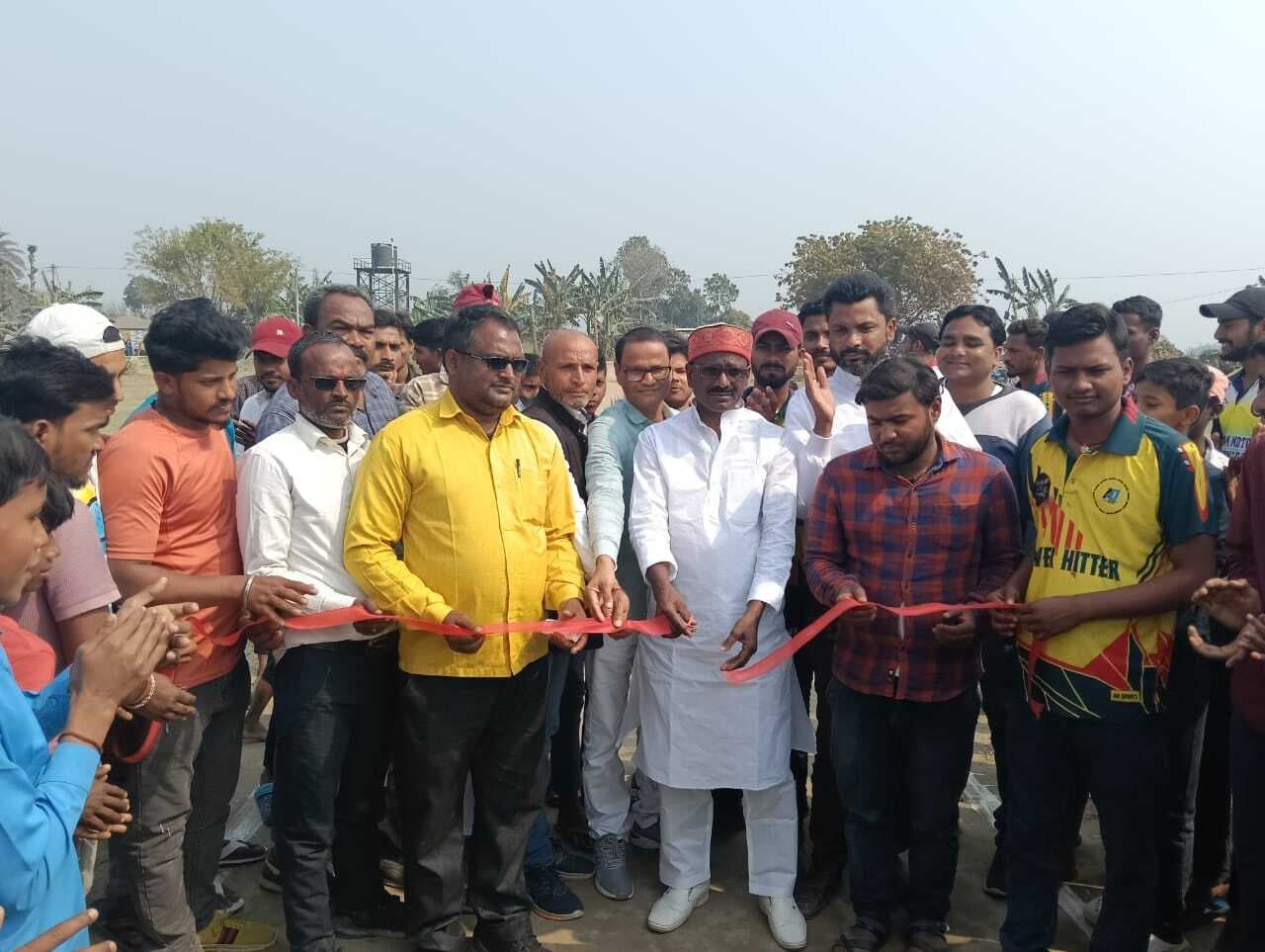 पीपड़ा करौती केपीएन हाई स्कूल मैदान में क्रिकेट टूर्नामेंट शुरू