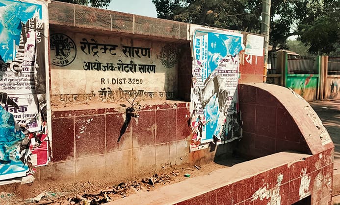 Chapra News : मरम्मत के अभाव में चौक-चौराहों पर लगे चापाकल खराब, पेयजल की बढ़ी परेशानी