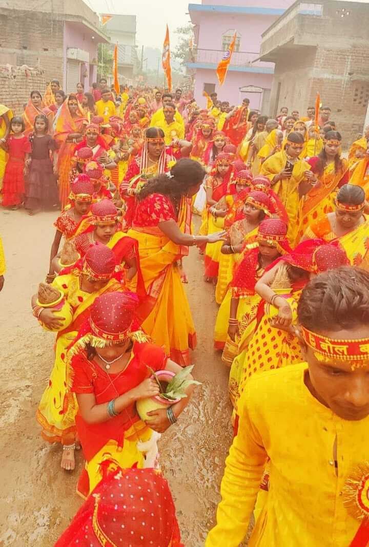 शिव मंदिर की प्राण प्रतिष्ठा को लेकर निकली कलश यात्रा