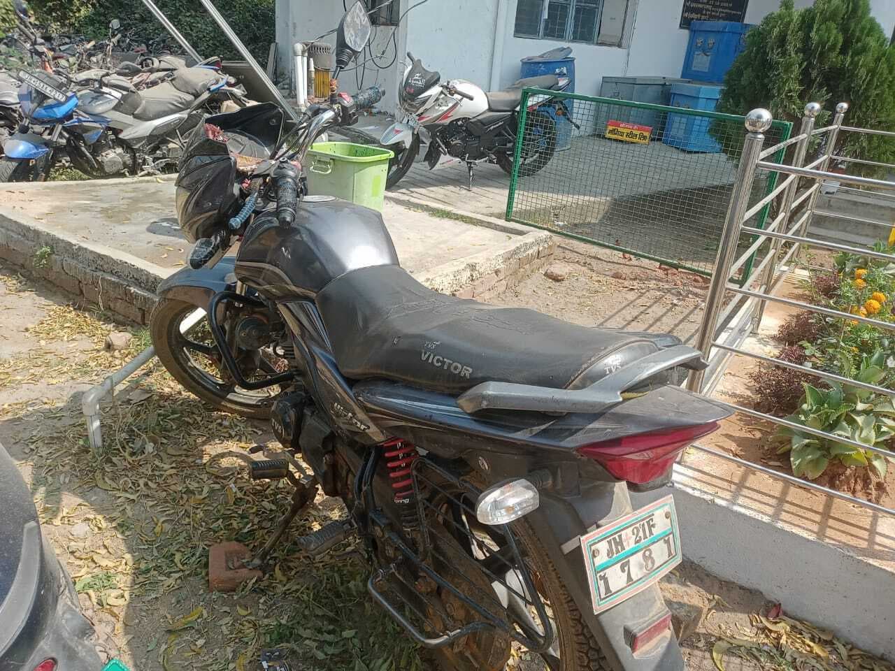 हत्याकांड में प्रयुक्त बाइक व घटना को लेकर तरह- तरह की चर्चा