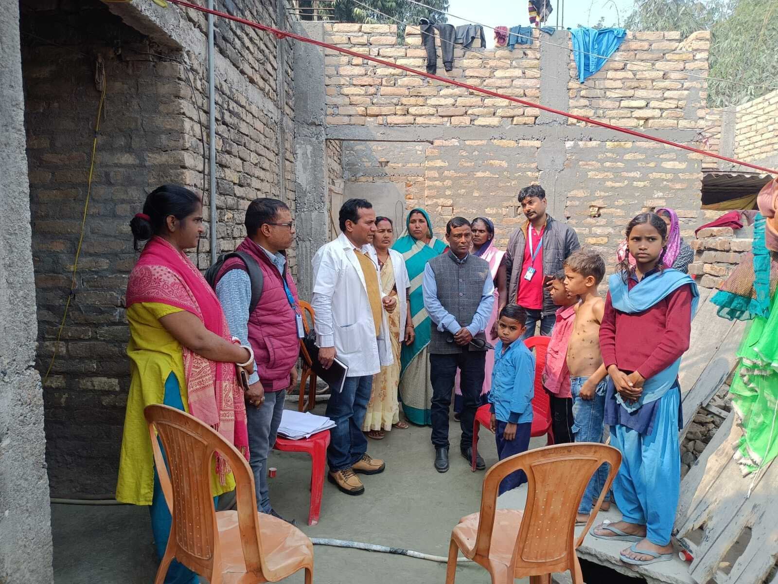 चिकन पॉक्स प्रभावित मटकोटा गांव में मेडिकल टीम ने की जांच