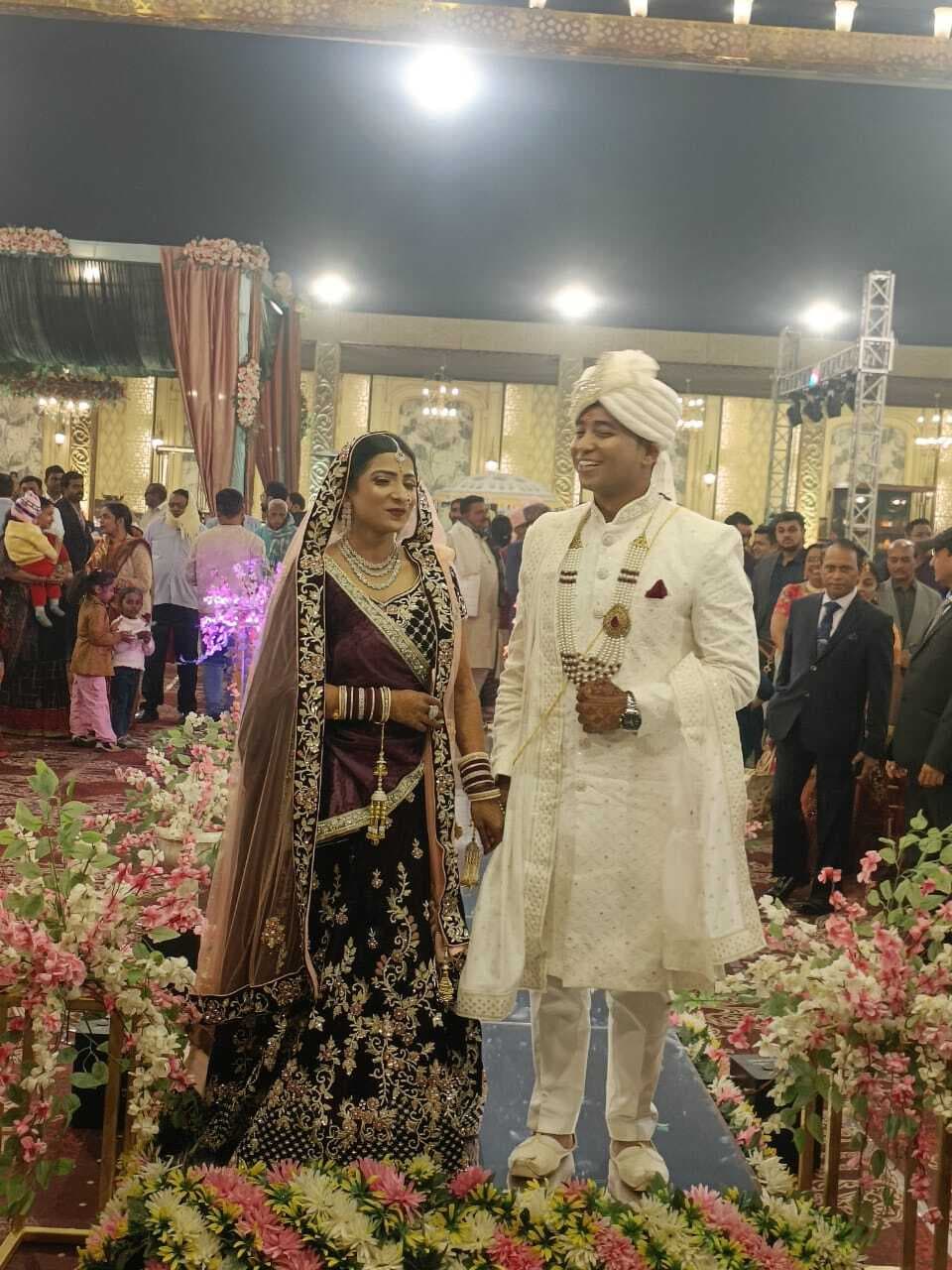 परिणय सूत्र में बंधे आइएएस प्रवीण, आइएएस अनामिका को बनाया जीवन साथी