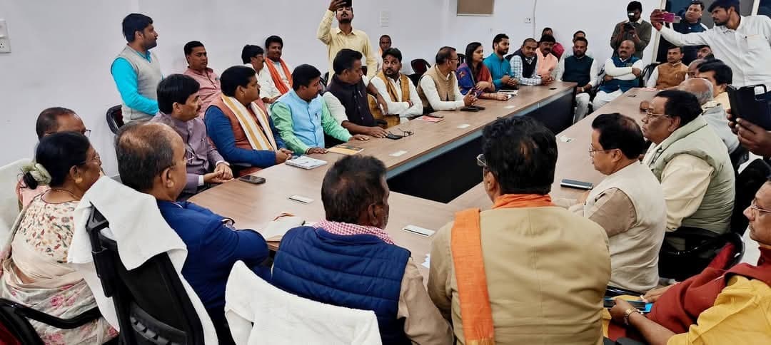 Bhagalpur News: पीएम के कार्यक्रम को लेकर मंत्री ने की सांसद व विधायकों के साथ बैठक