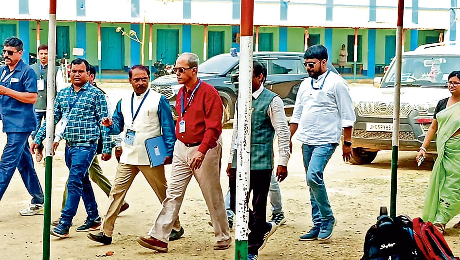 पुरुलिया के 10 परीक्षा केंद्रों का रामानुज गंगोपाध्याय ने किया दौरा