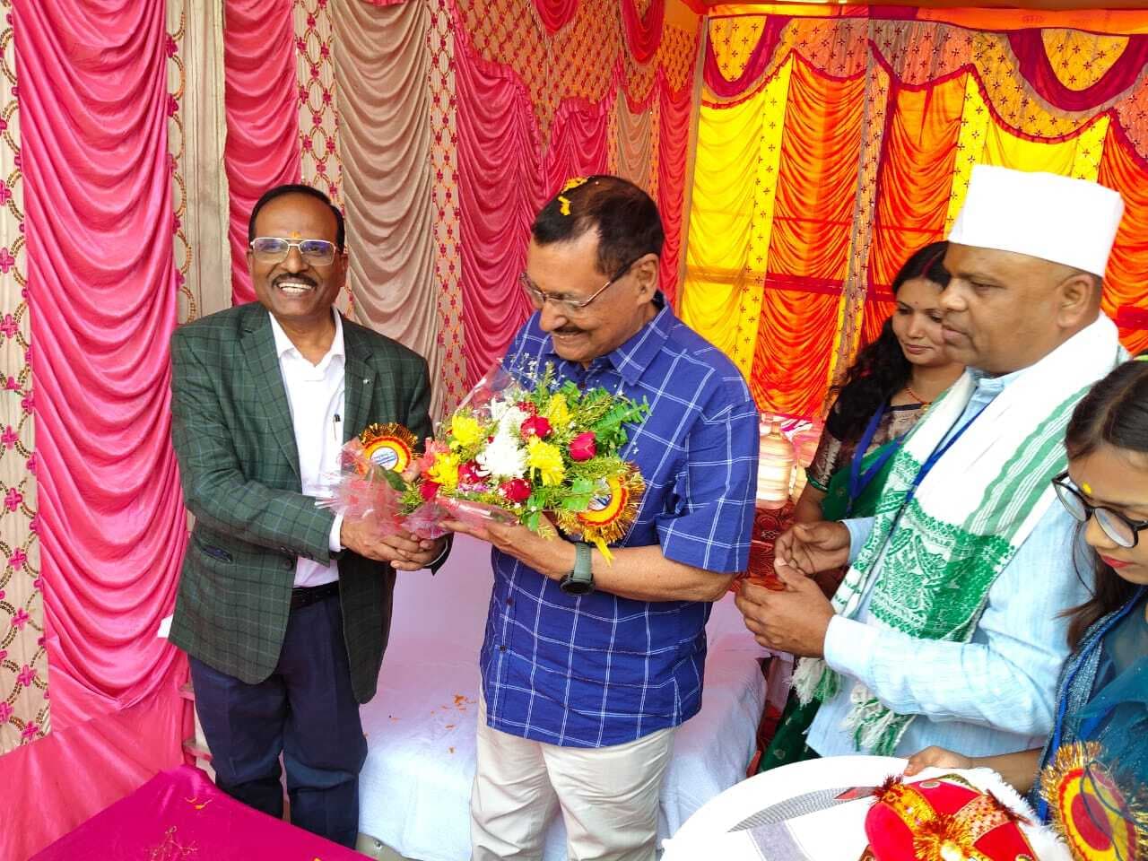 मेगा हेल्थ कैंप में 350 मरीजों की हुई स्वास्थ्य जांच