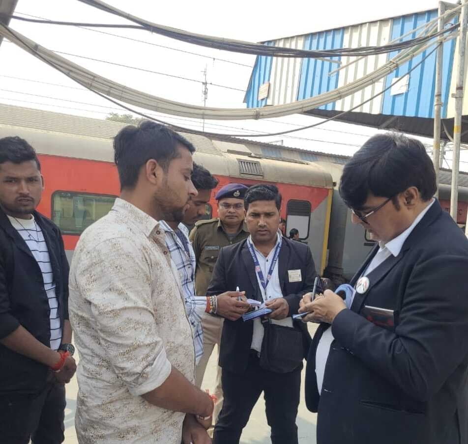 Samastipur Railway Division: समस्तीपुर रेल मंडल में चले 16 घंटे के अभियान में धराये 2521 बेटिकट यात्री