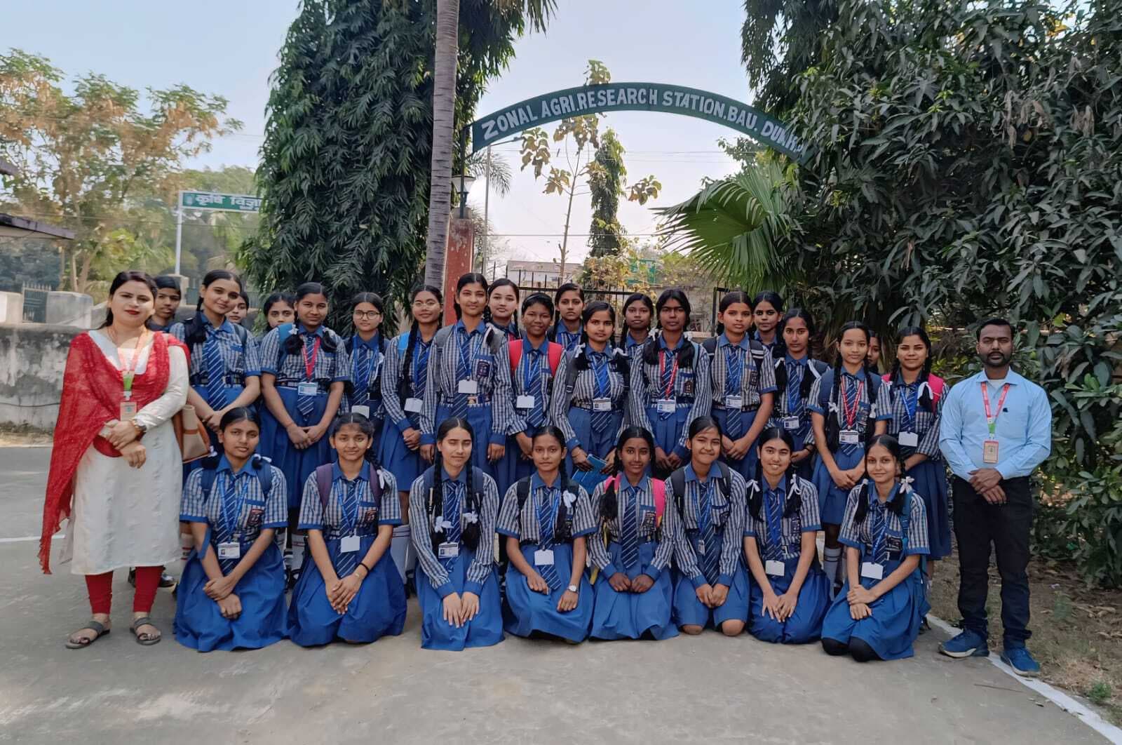 जैविक खाद बनाने की प्रक्रिया से अवगत हुए सिदो कान्हू हाई स्कूल के छात्र