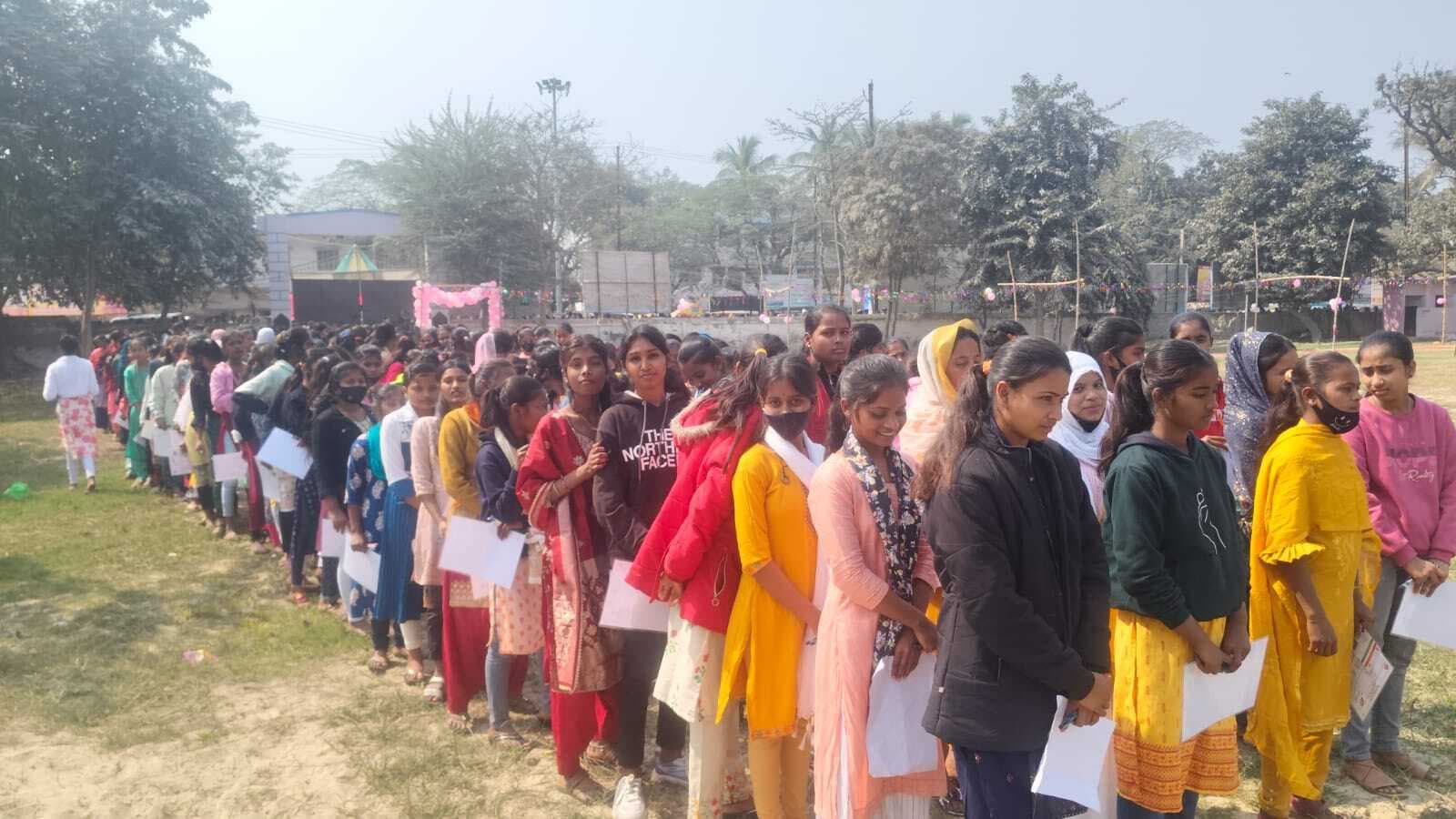 Madhubani News : तीसरे दिन 10वीं की द्वितीय भारतीय भाषा विषय की हुई परीक्षा