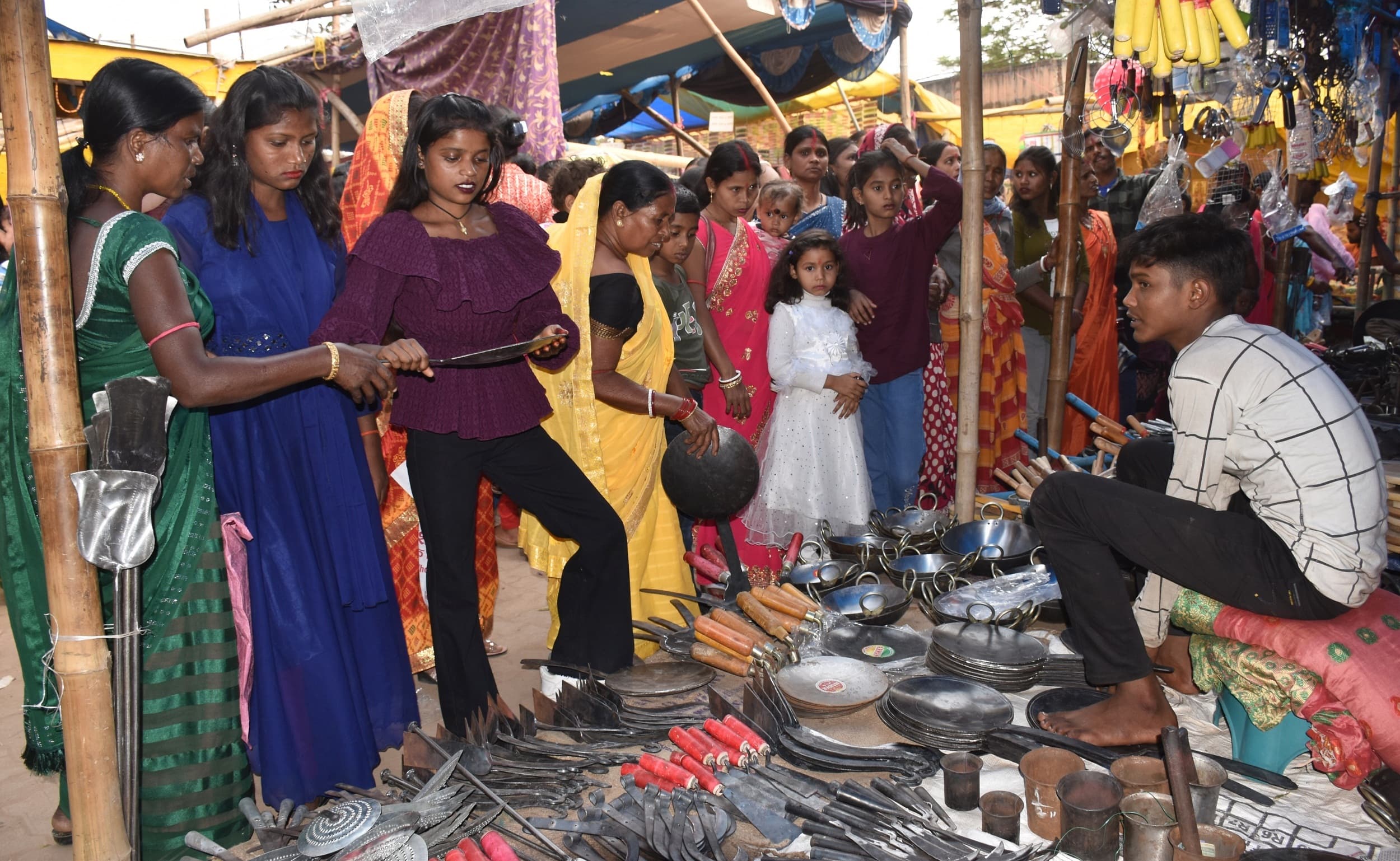 Bokaro News : चास पुराना बाजार के रामराजा मेला में उमड़े श्रद्धालु