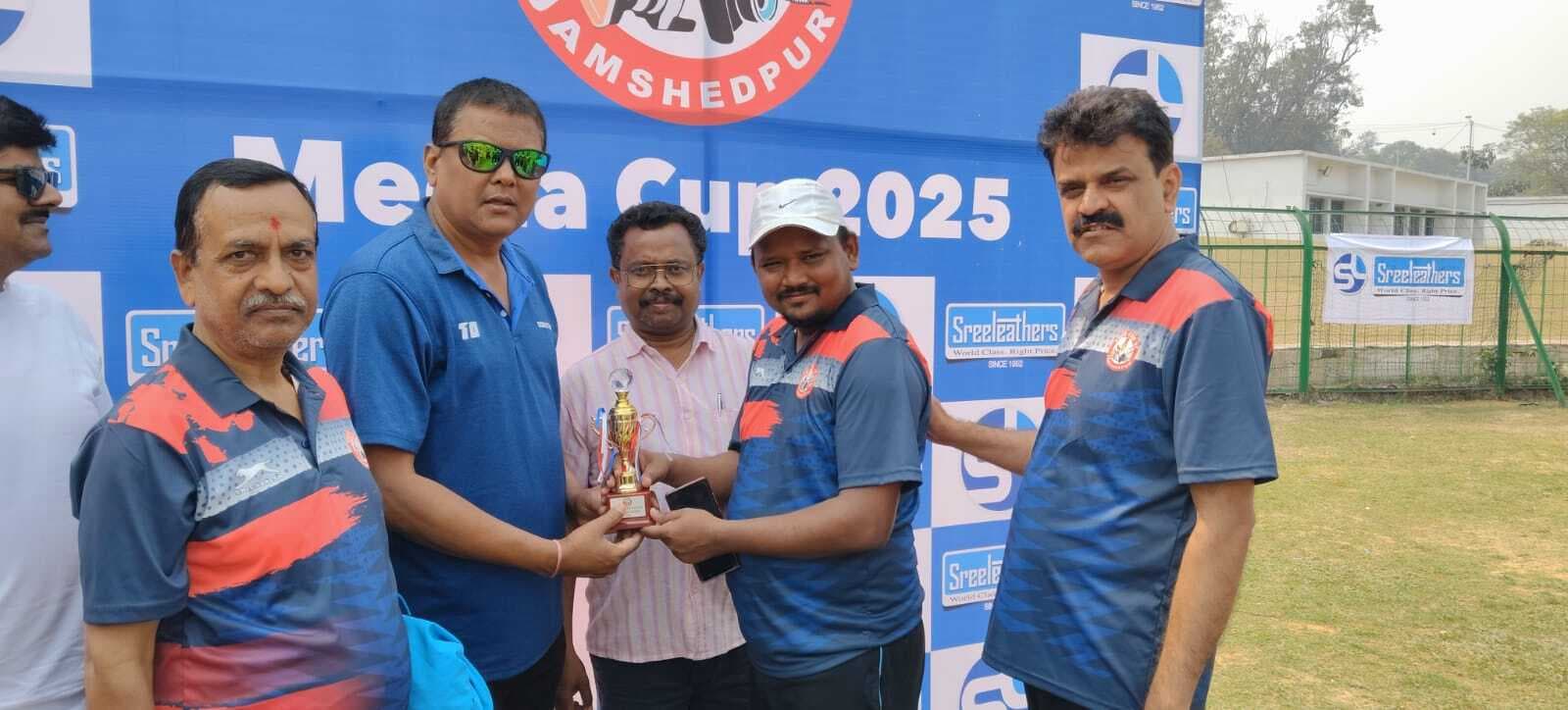 JAMSHEDPUR MEDIA CUP CRICKET: दोमुहानी व सुवर्णरेखा एकादश की टीम ने दर्ज की शानदार जीत