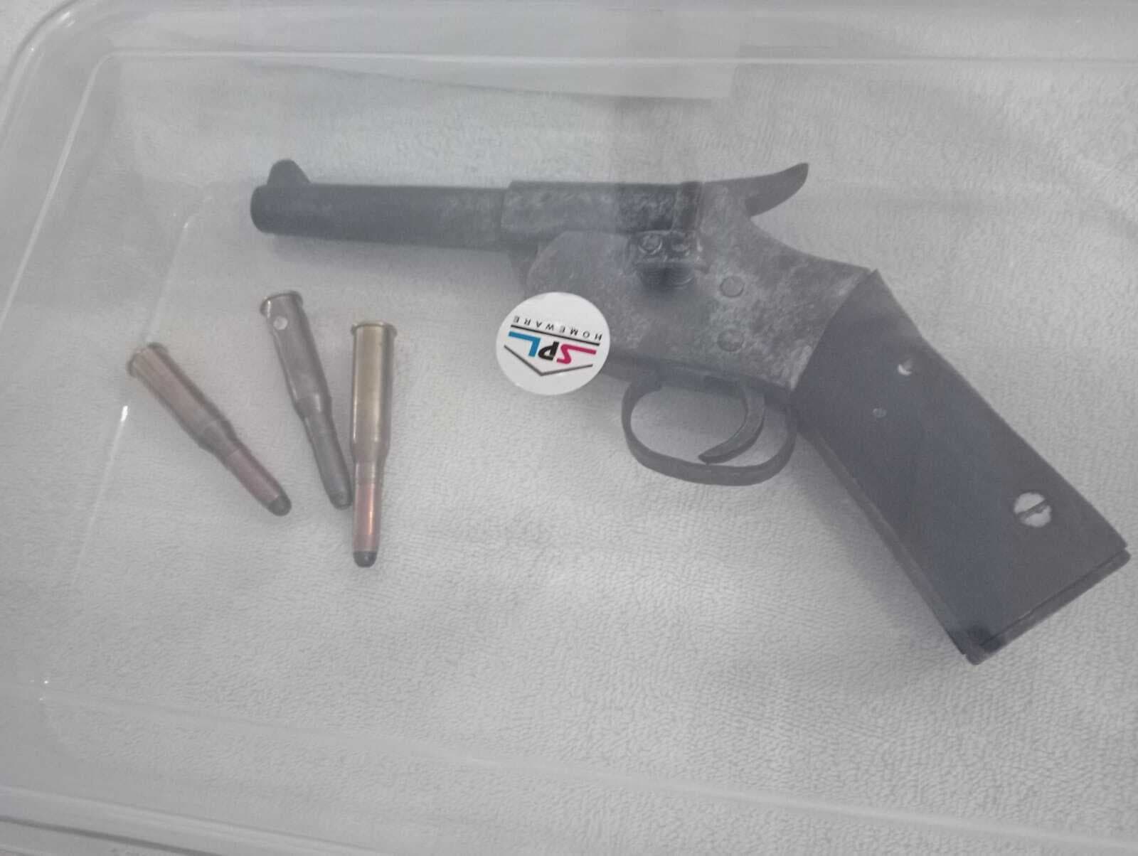 एक कट्टा व तीन कारतूस के साथ दो बदमाश गिरफ्तार